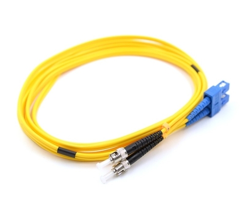 3.0mm ファイバーオプティックパッチコード OFNPケーブル UPC/APC パーソナライズされた長さ