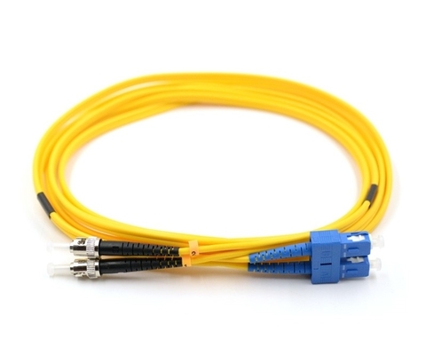 3.0mm ファイバーオプティックパッチコード OFNPケーブル UPC/APC パーソナライズされた長さ