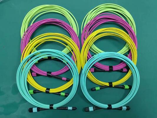 高密度データセンターアプリケーション向け MPO/MTP マルチコアプリコネクタ光ファイバーパッチコード